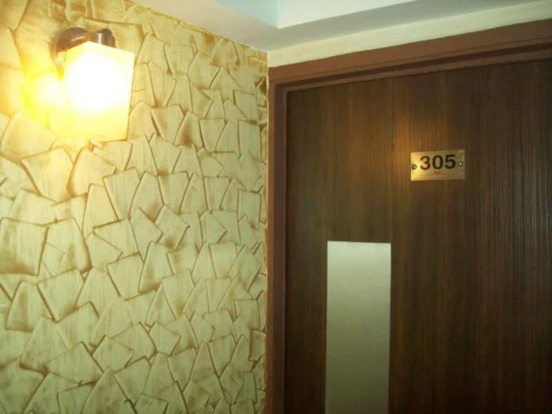 Hotel Kum Kum Adalaj Eksteriør bilde